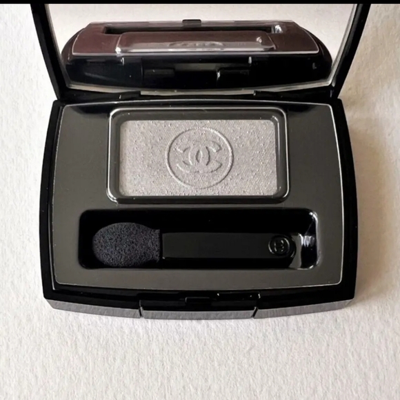 Chanel Ombre Essential Eyeshadow Silver